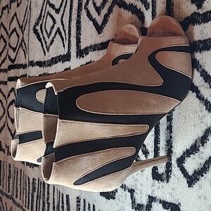 Charles by Charles David Robbi Nude and Black Suede Peep Toe Booties Sz 10